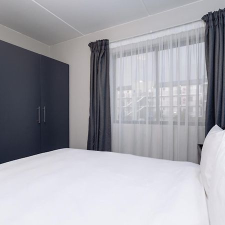 Mint Express Sandton View Johannesburg Esterno foto
