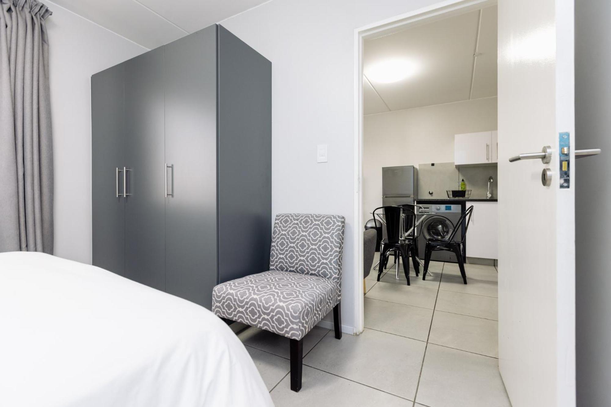 Mint Express Sandton View Johannesburg Esterno foto