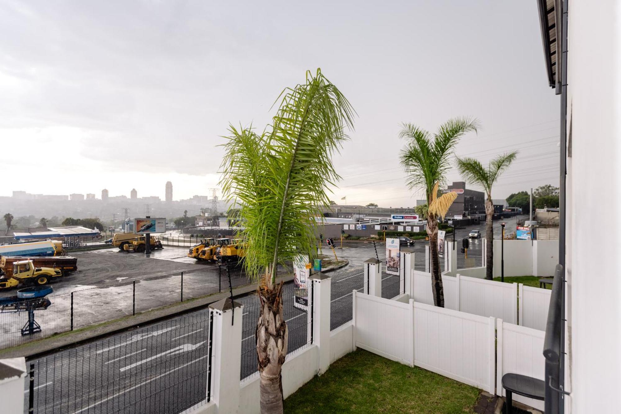 Mint Express Sandton View Johannesburg Esterno foto